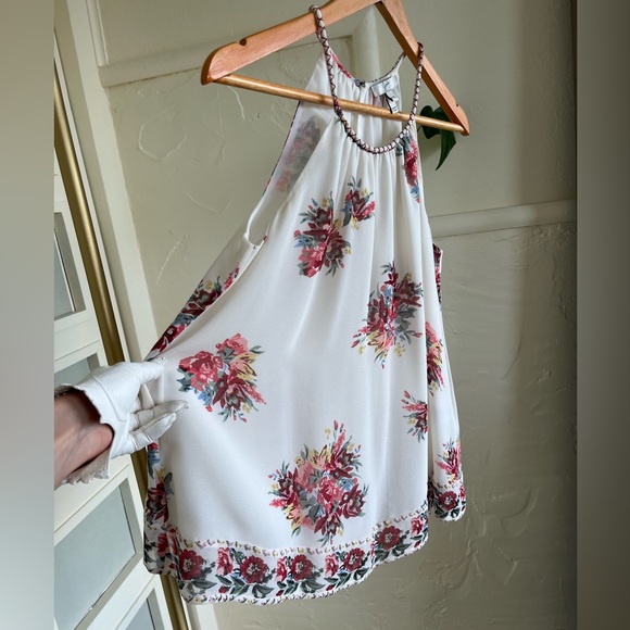 Beautiful Joie top with floral design - Picture 2 of 14